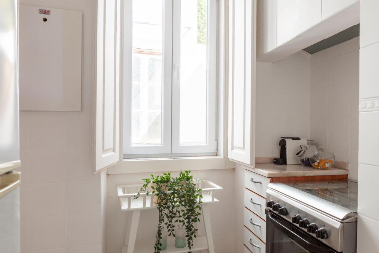 Alfama Amazing Scenic River And View Charming With 2 Bedrooms And Ac 19th Century Building Apartamento *